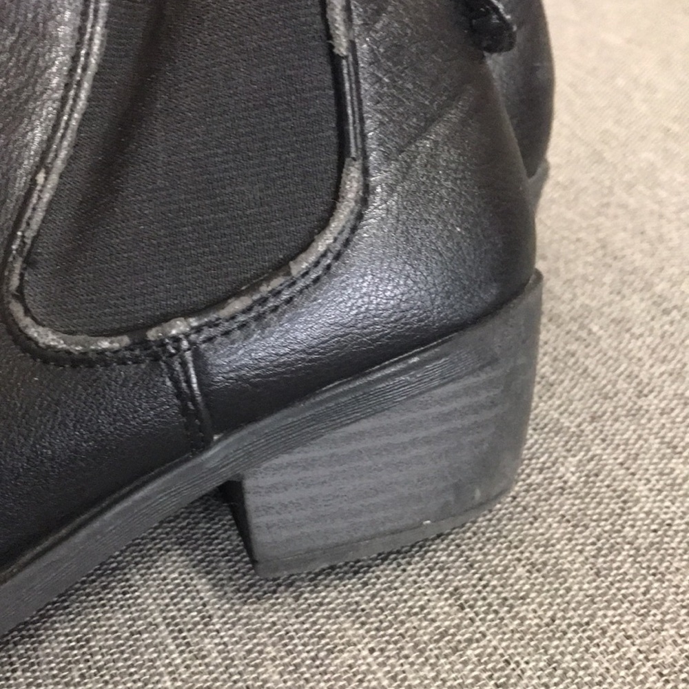 Soda Black Chelsea Boots - Picture 7 of 8
